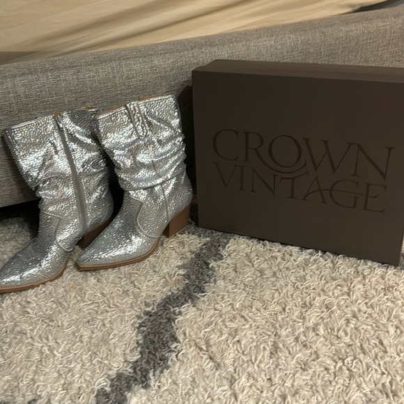 Sparkly silver boots size 8.5 super comfy wore one time to Taylor swift concert - Picture 3 of 6